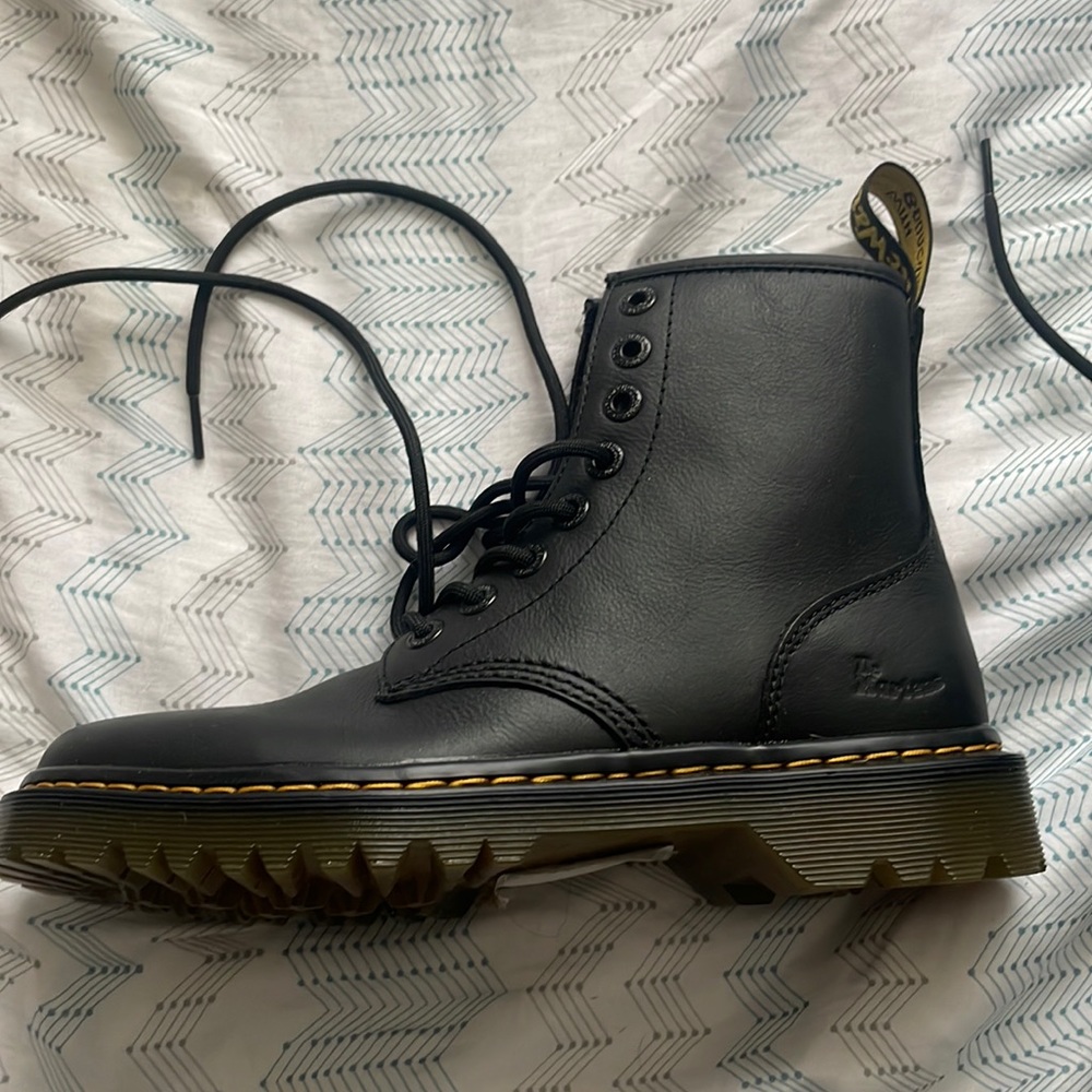 Dr. Martens Awley black, brand new